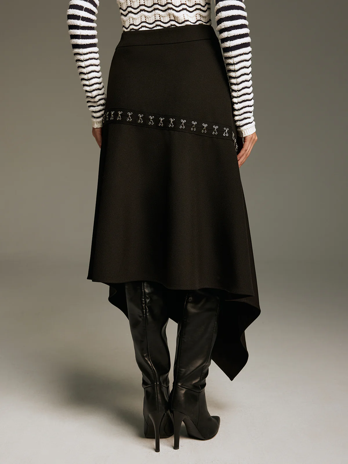 Metal Clasp Detail Asymmetric Hem Skirt - Image 5