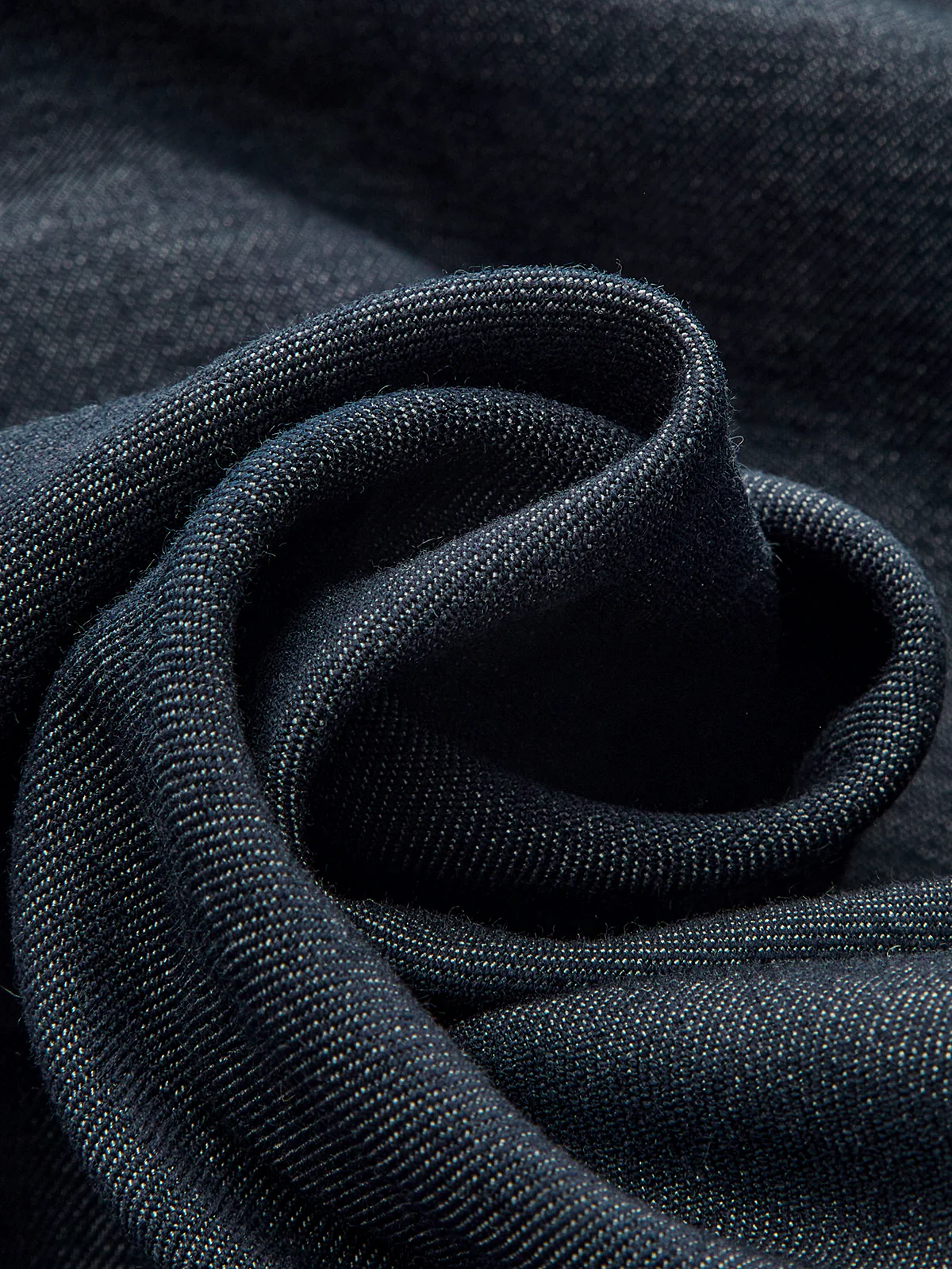 Metal Detail Mid-Waist Cuffed pants - Image 3