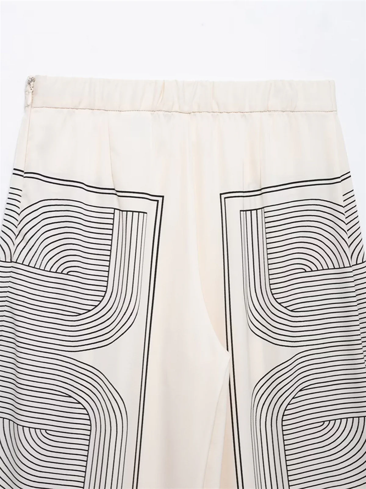Mid-Waist Geometric Print Wide-Leg Pants - Image 4