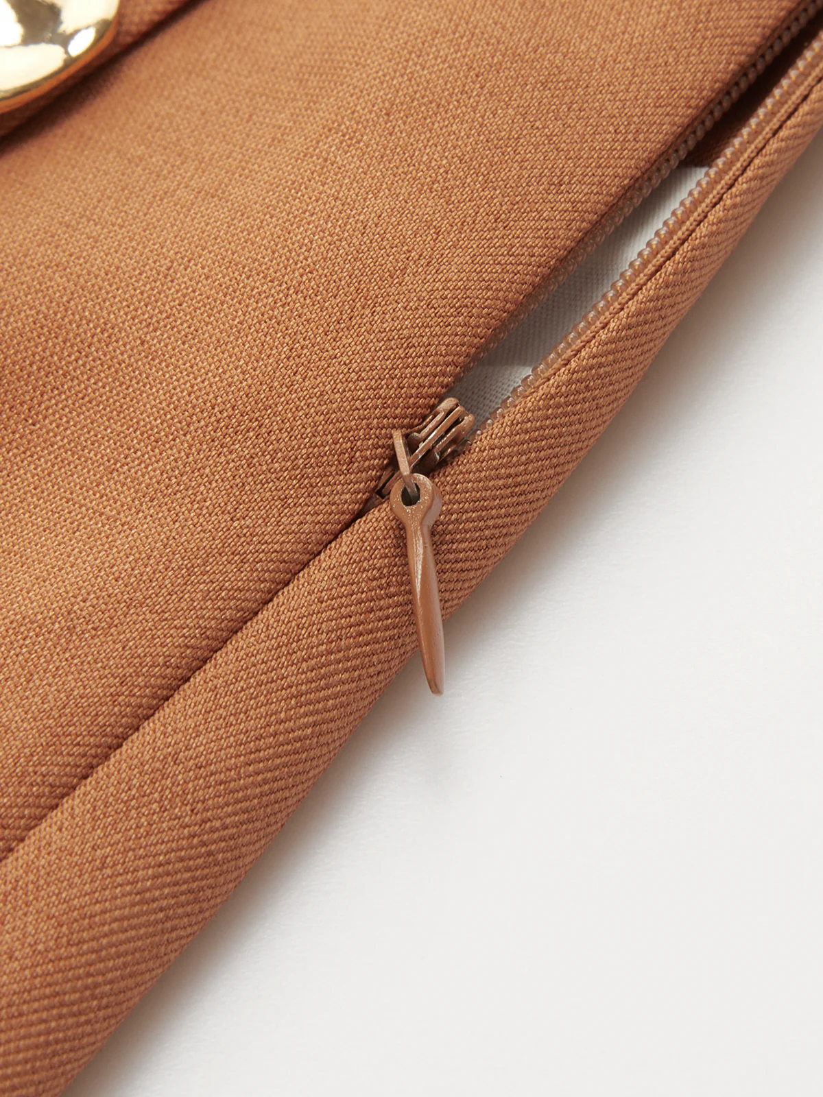 Mid-Waist Metal Detail Tailored Shorts - Image 5
