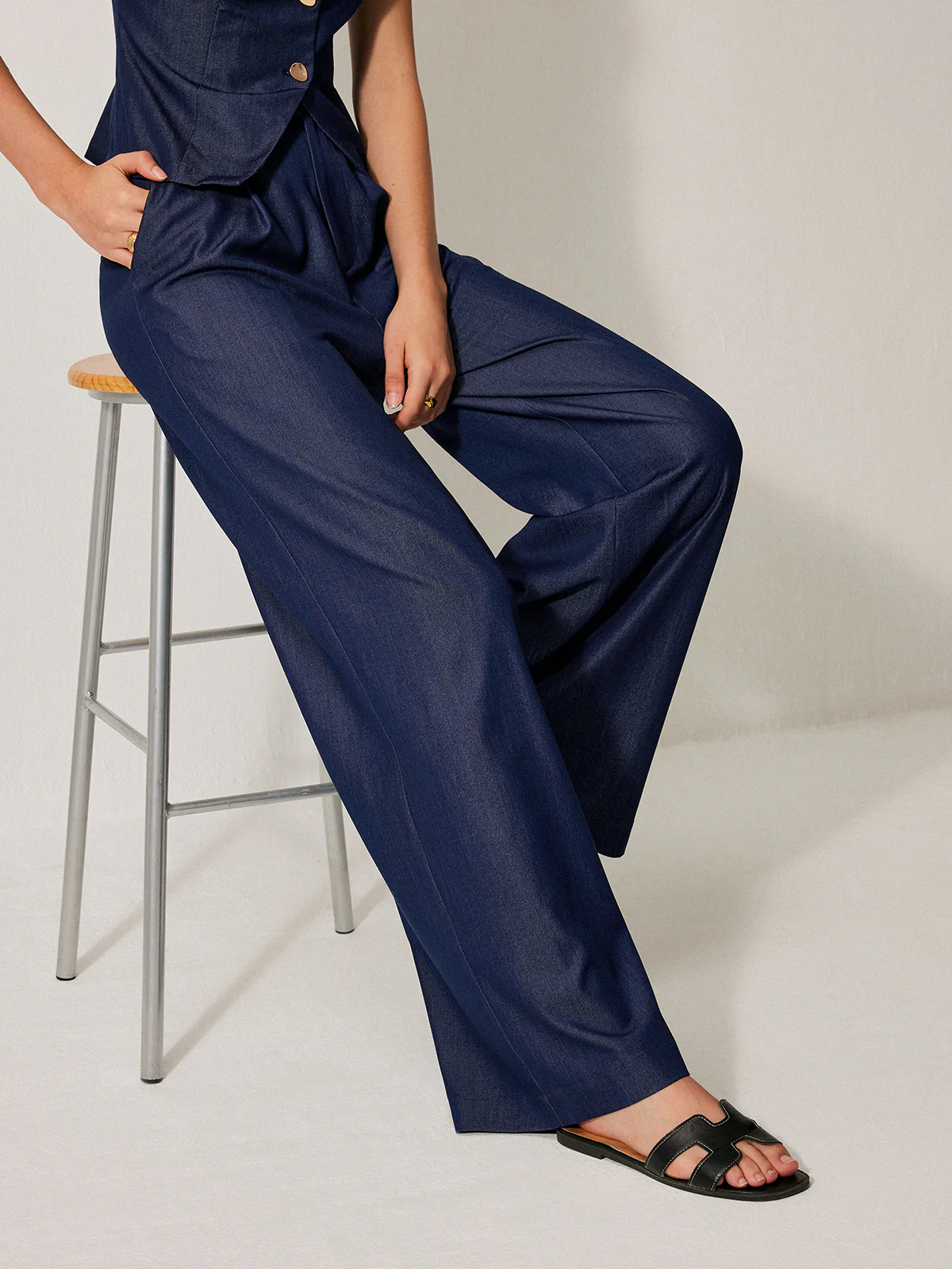 Mid-Waist Pocket Detail Pants - Image 4