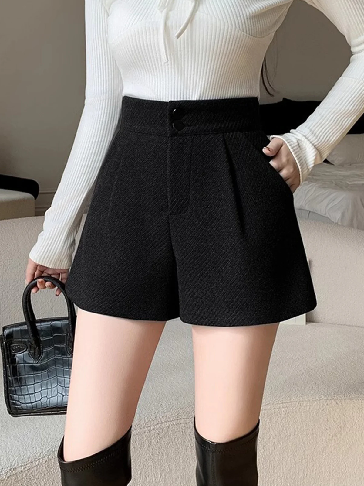 Mid-Waist Tweed Pockets Wide-Leg Shorts - Image 2