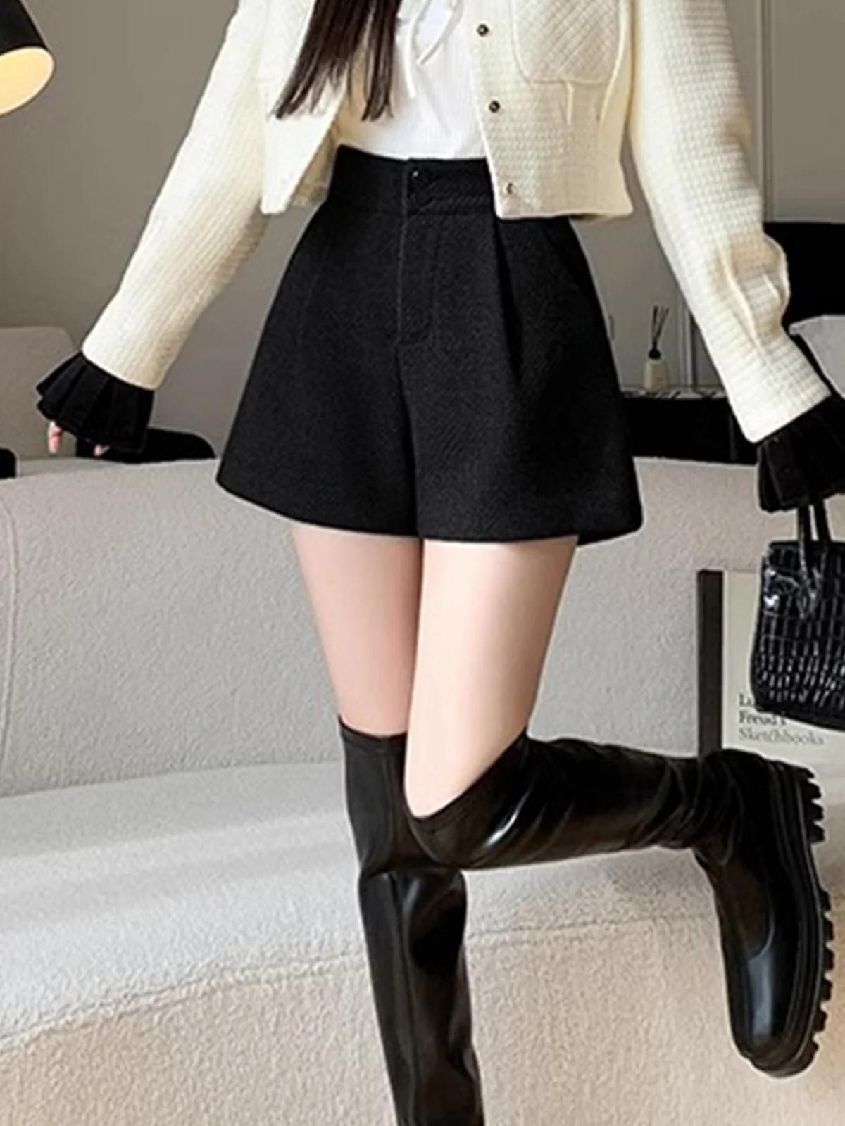 Mid-Waist Tweed Pockets Wide-Leg Shorts - Image 8