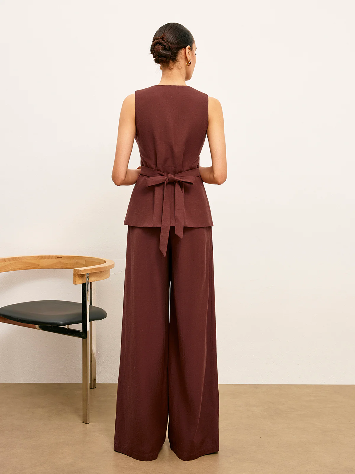 Mid-Waist Wide-Leg Pants With Pockets - Image 4