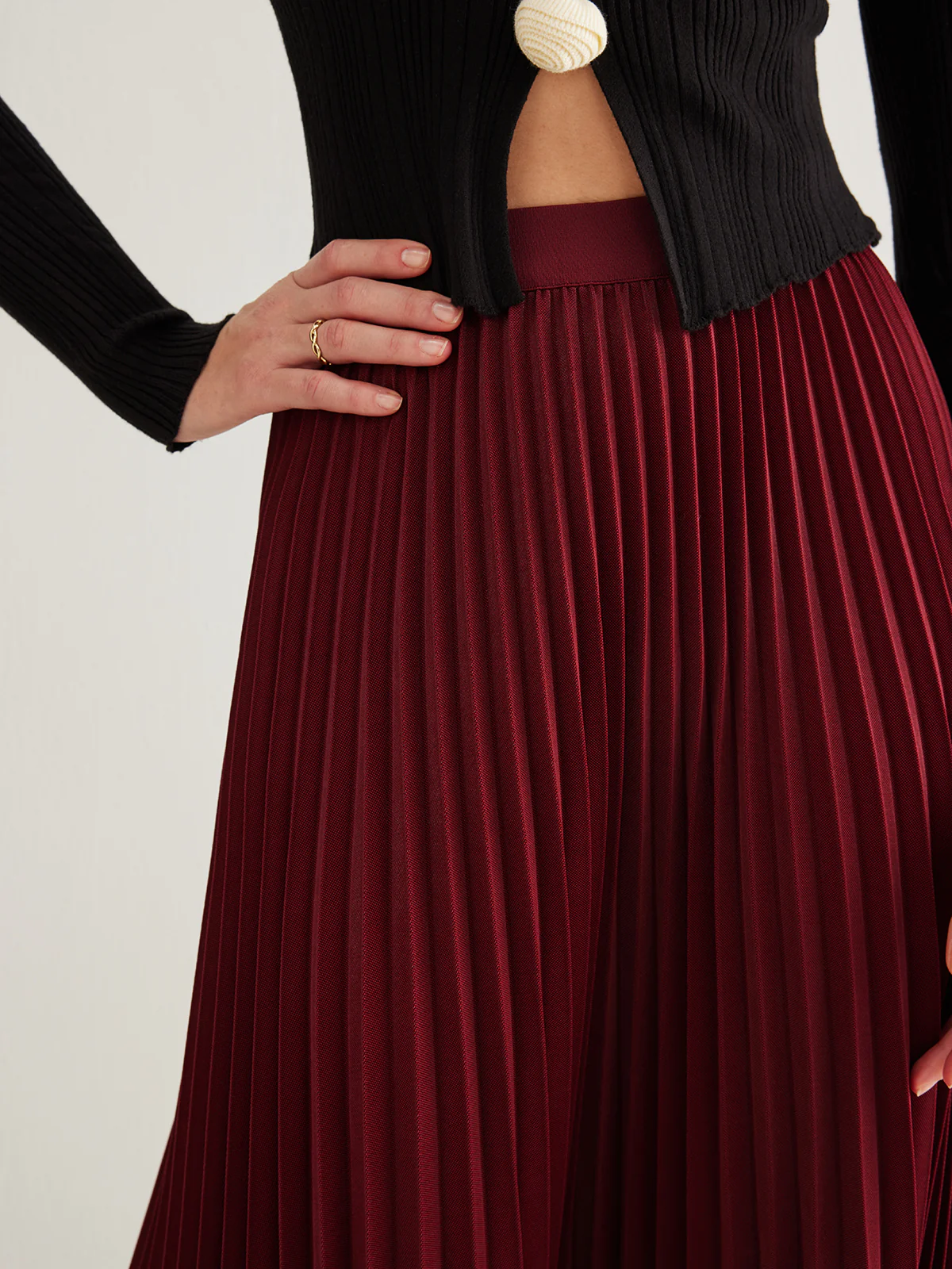 Minimalist Pleated Flowy Skirt - Image 4