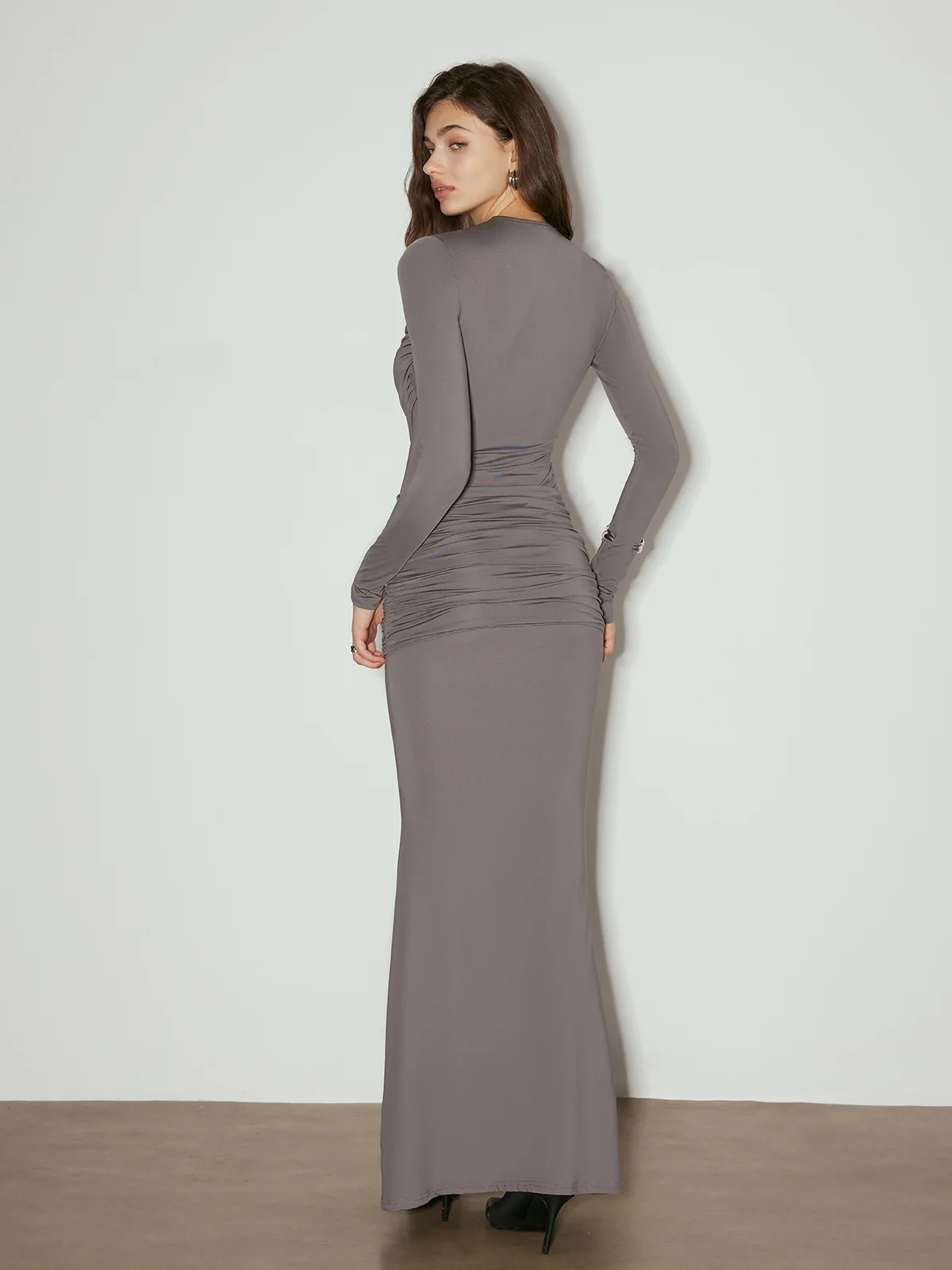 Minimalist Pleated Hip-Covering Dress - Image 3