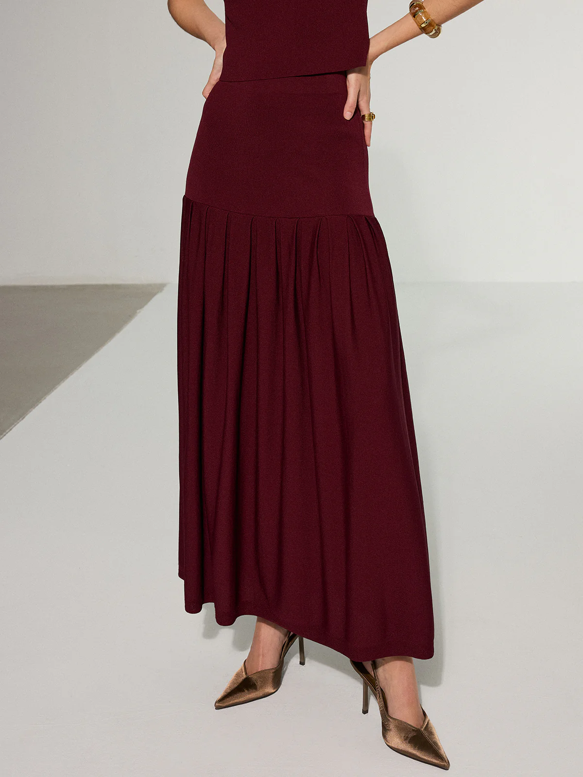 Mock Neck Sleeveless Top and Pleated Midi Skirt Set - Image 9