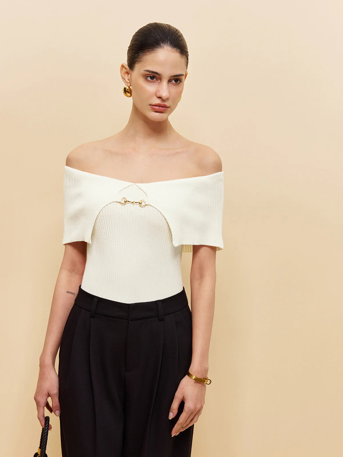 Off-Shoulder Chain Detail Ribbed Knit Top - Image 4