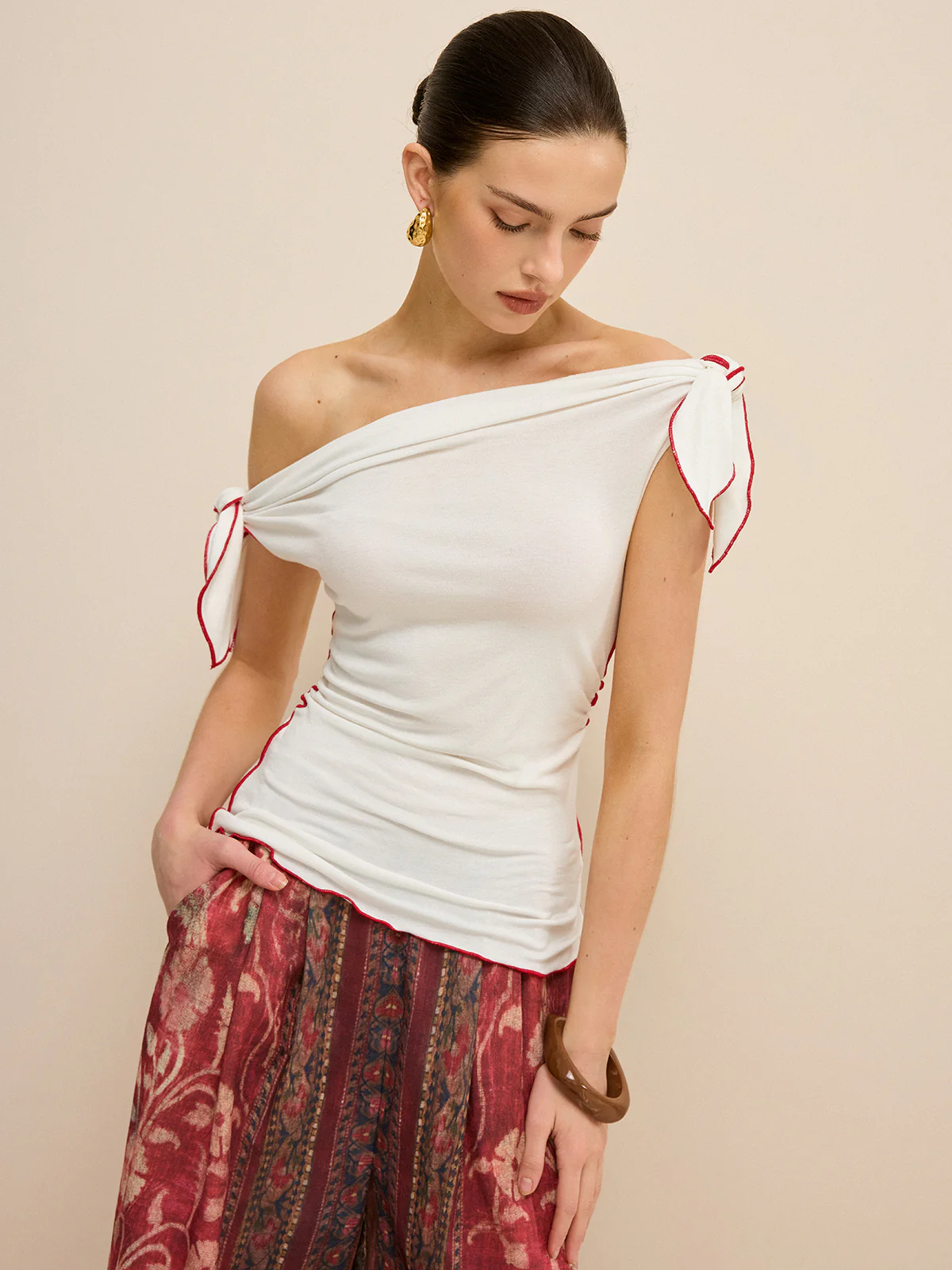 Off-Shoulder Contrast Trim Knotted Top - Image 4