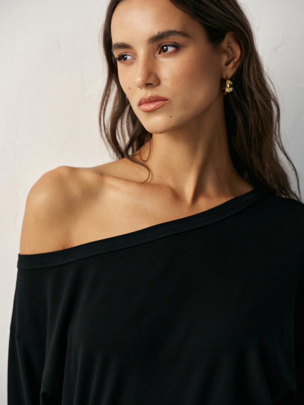 Off-Shoulder Long Sleeve T-Shirt - Image 5