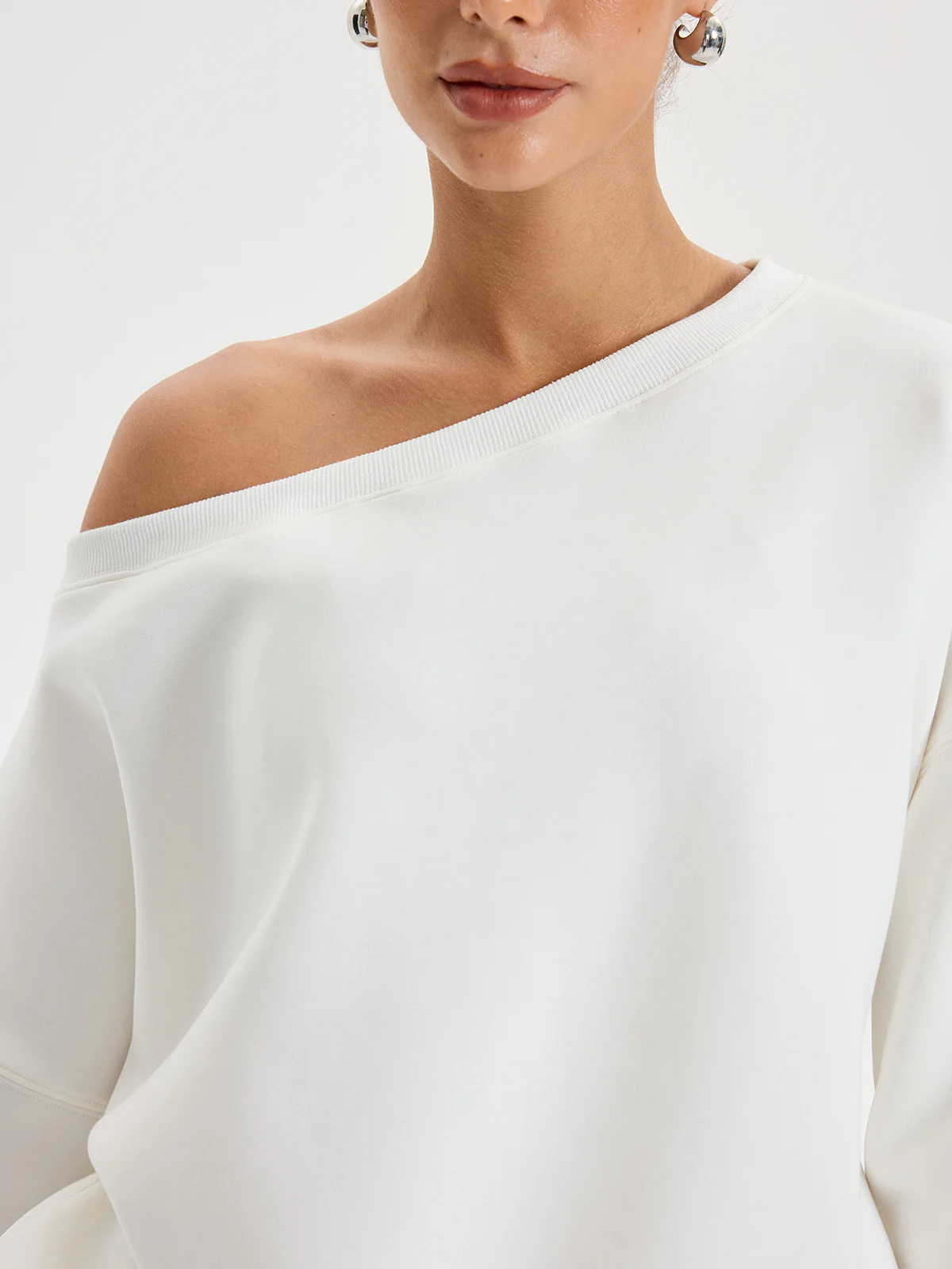 Off-Shoulder Oversized Sweatshirt - Image 5