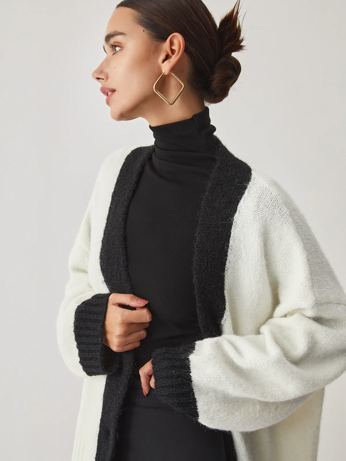 Oversized Contrast Trim Cardigan - Image 2