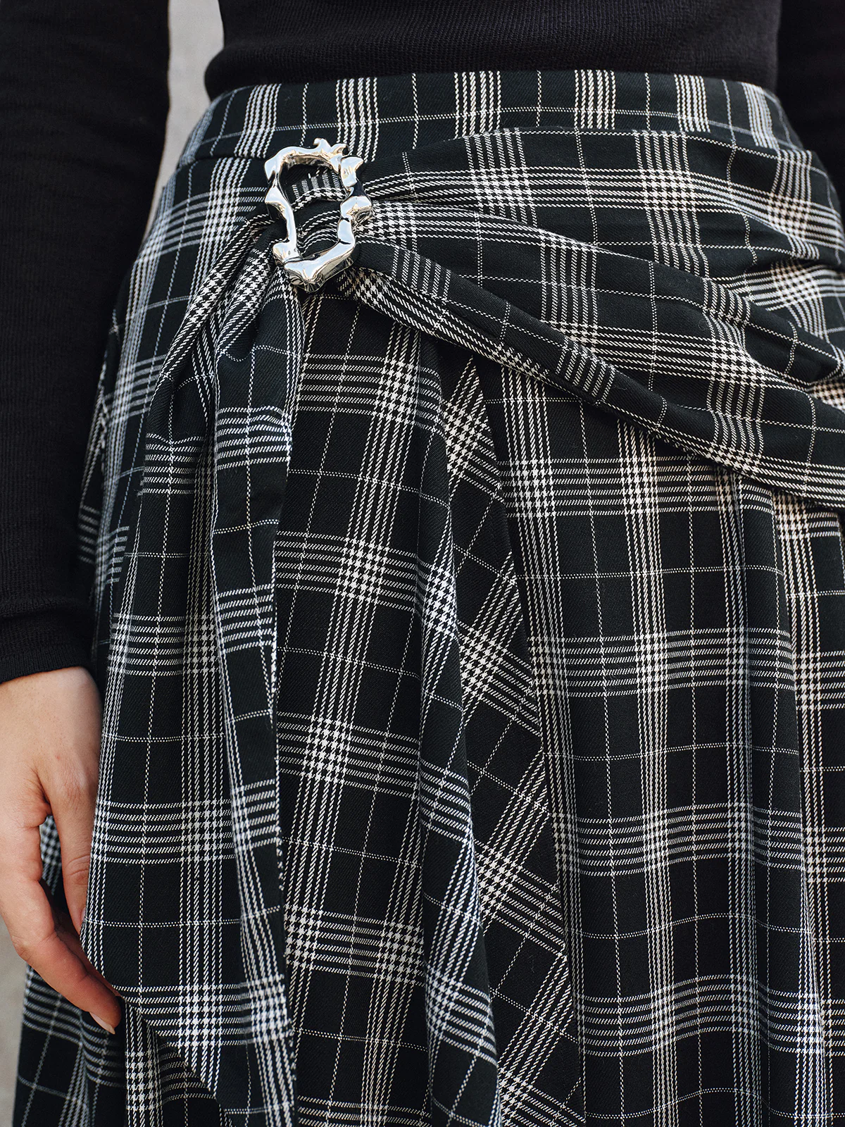 Plaid Asymmetric High-Slit Midi Skirt - Image 4