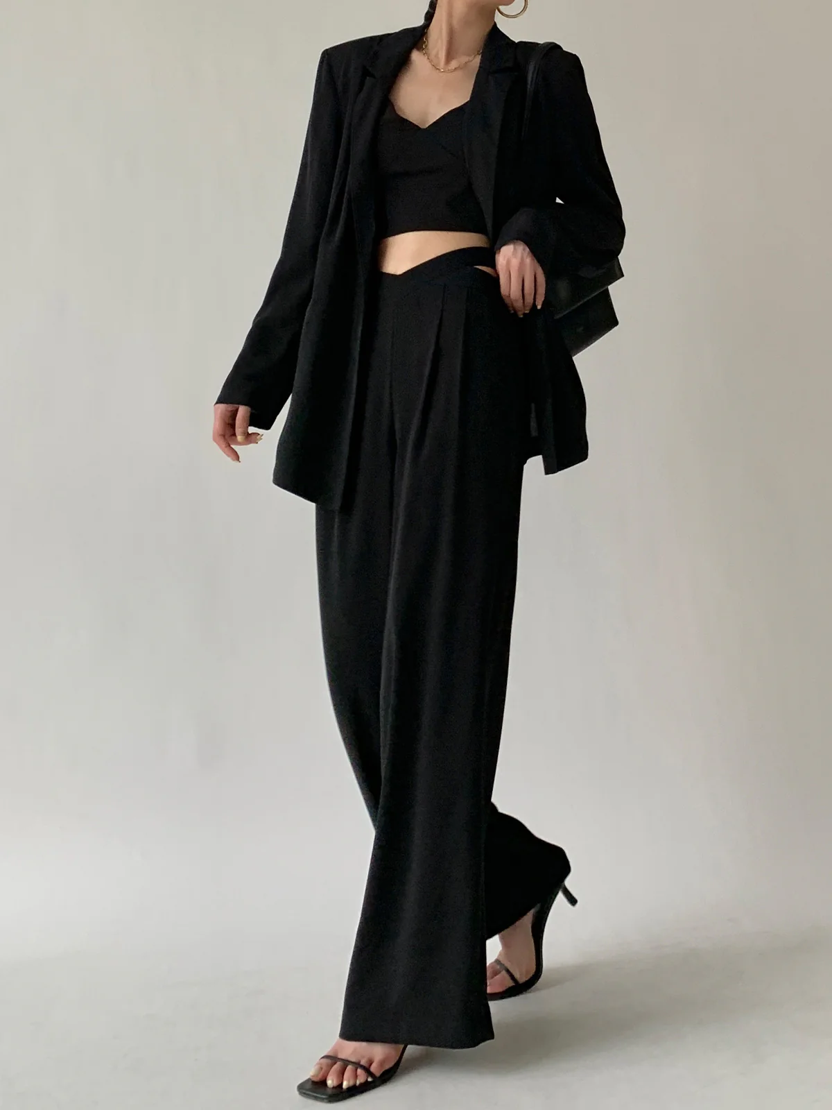 Pleated V Waist Flowy Wide Leg Pants - Image 4