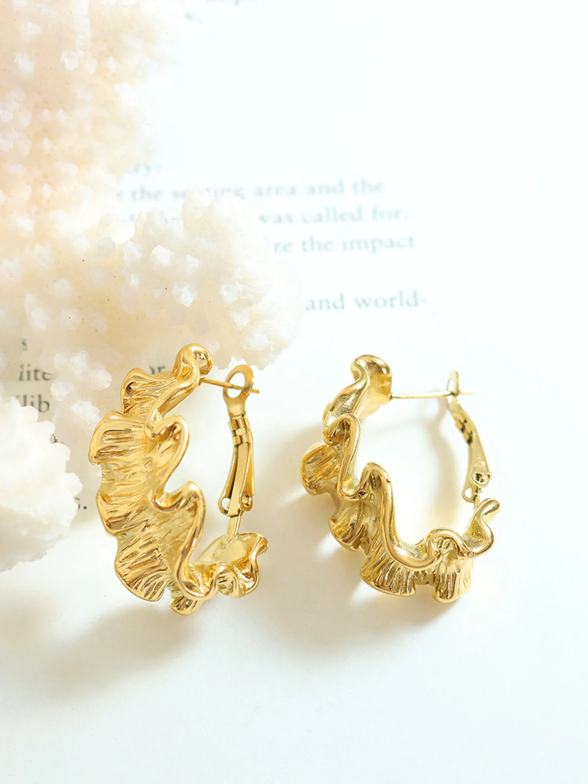 Pleated Wave Textured Hoop Earrings - Image 3