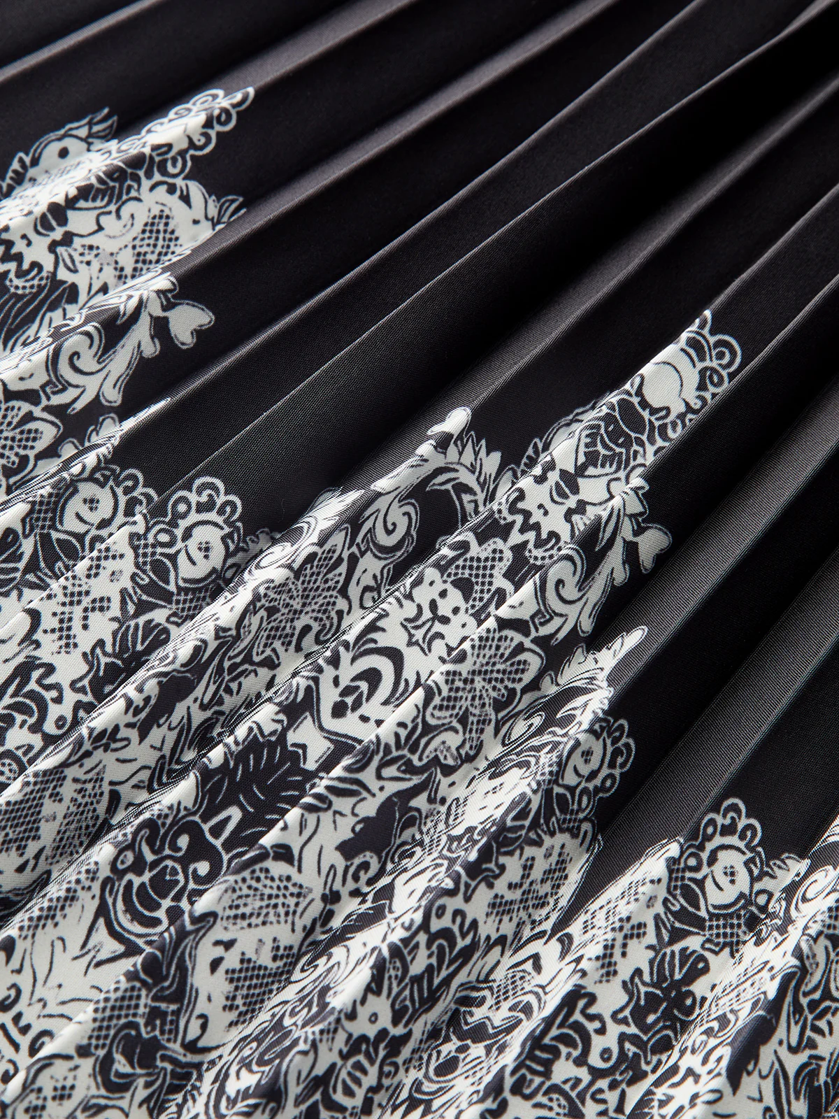 Printed Two-Tone Pleated Maxi Skirt - Image 4