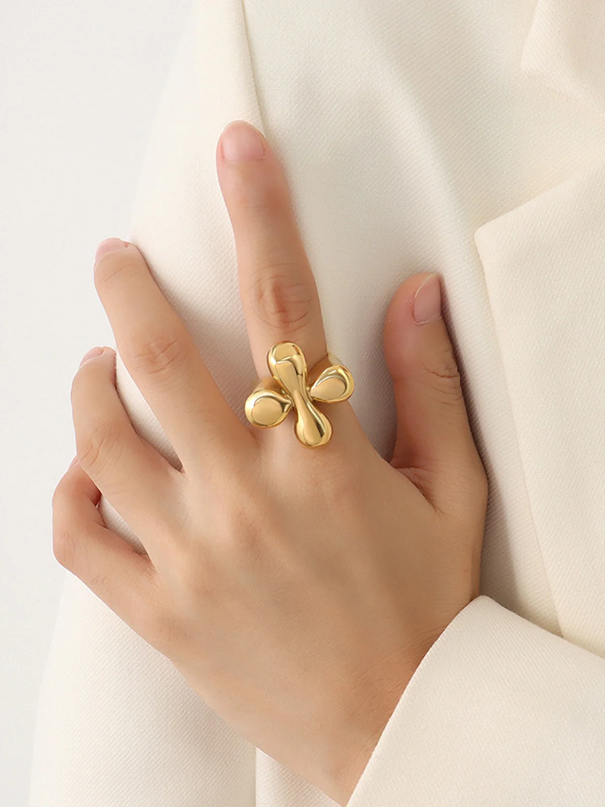 Retro Flower Chunky Ring - Image 2