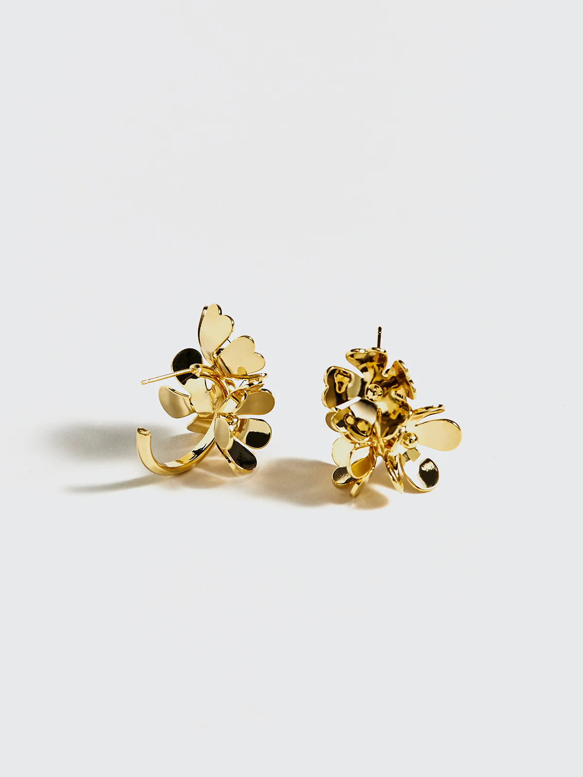 Retro Metal Flower Stud Earrings - Image 3