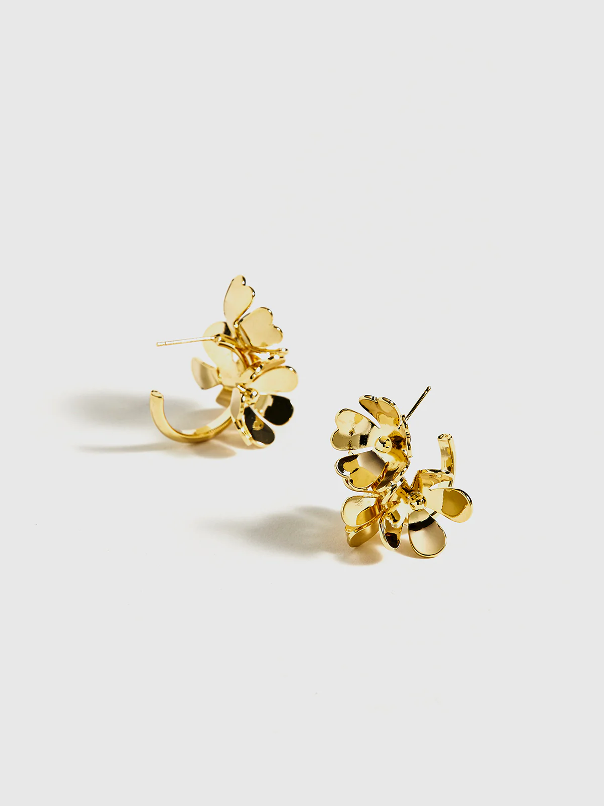 Retro Metal Flower Stud Earrings - Image 4
