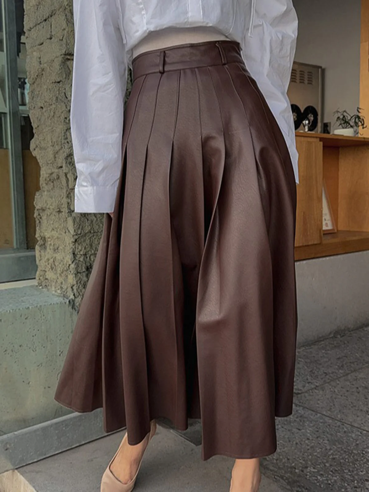 Retro Pleated PU Leather Skirt - Image 5