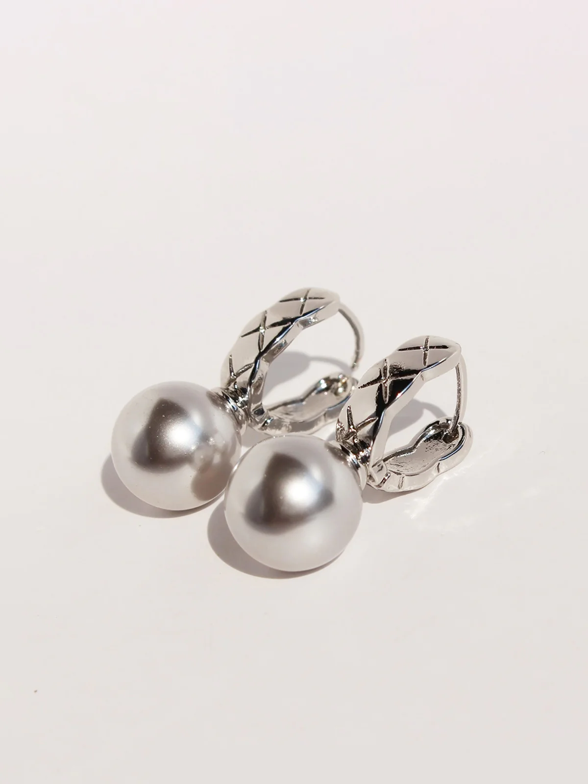 Rhombus U-Shaped Earrings - Image 3