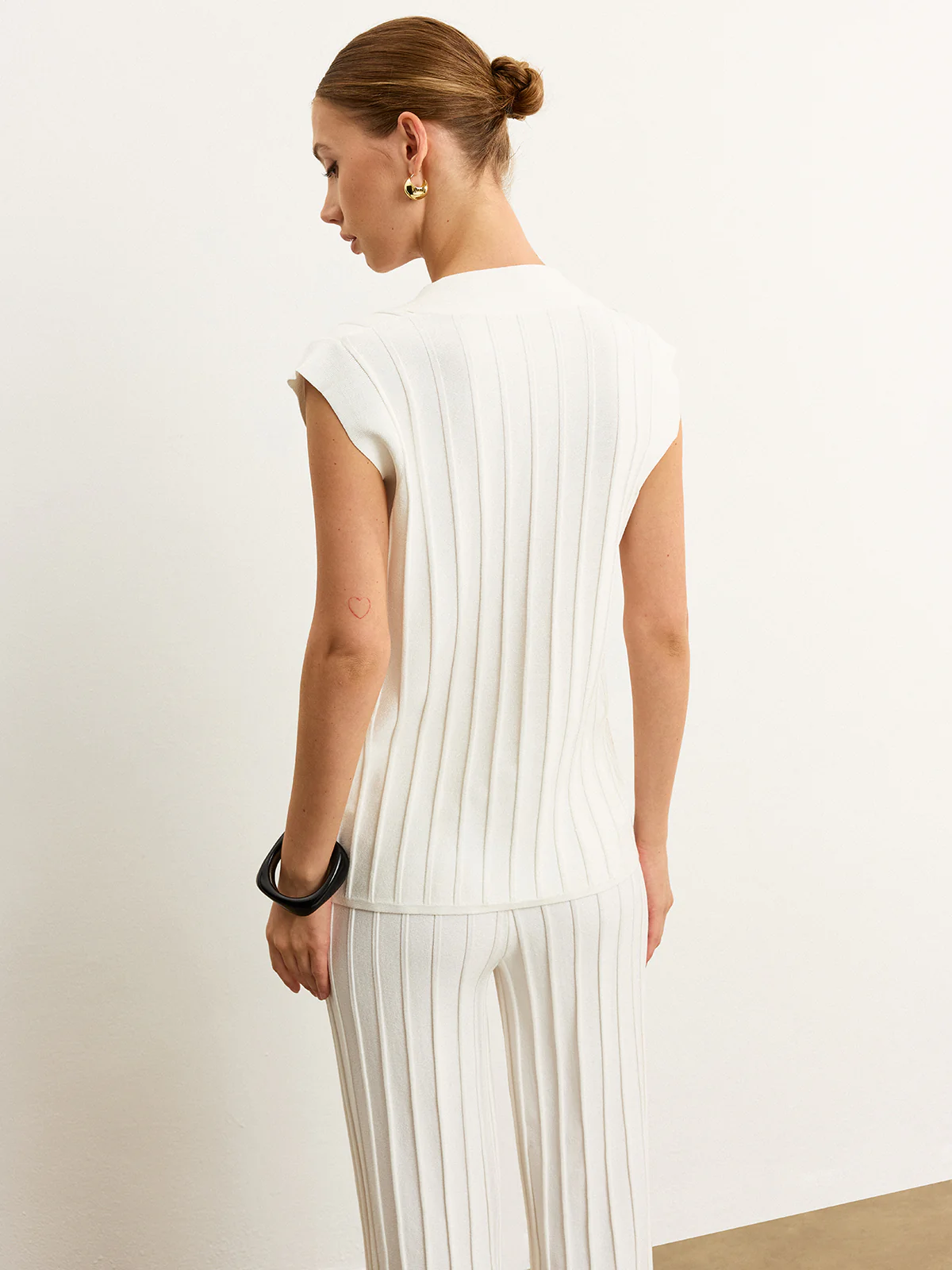 Ribbed Knit V-Neck Tank Top - Image 6
