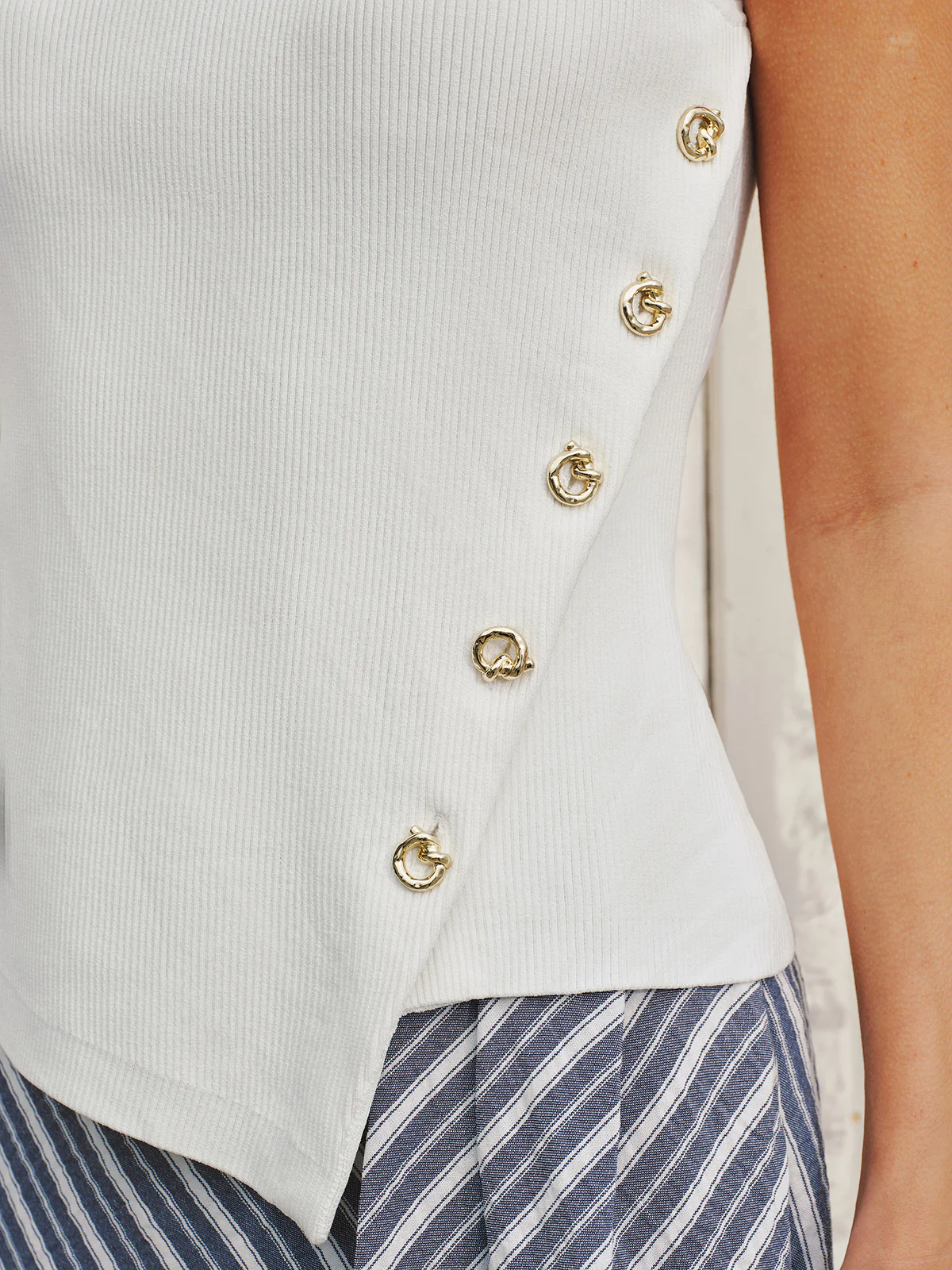Ribbed Sleeveless Buttoned Asymmetric Top - Image 5