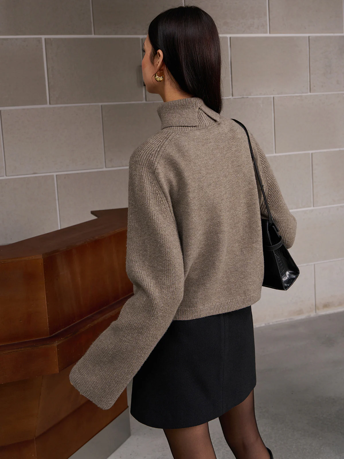 Ribbed Turtleneck Short Sweater - Image 3