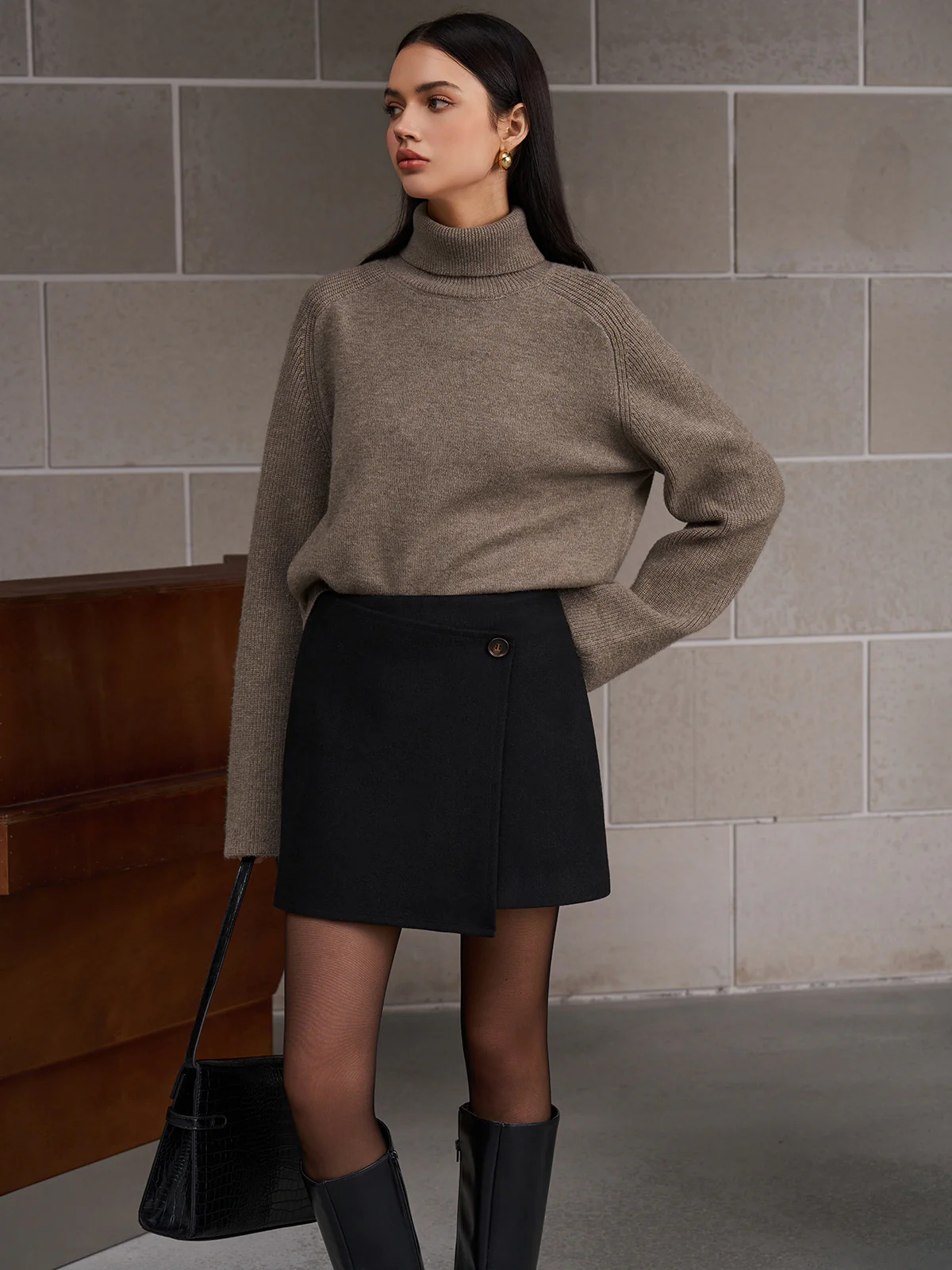 Ribbed Turtleneck Short Sweater - Image 6