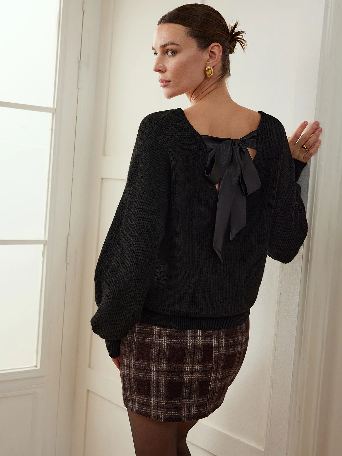 Ribbed V-Neck Bow Sweater - Image 6
