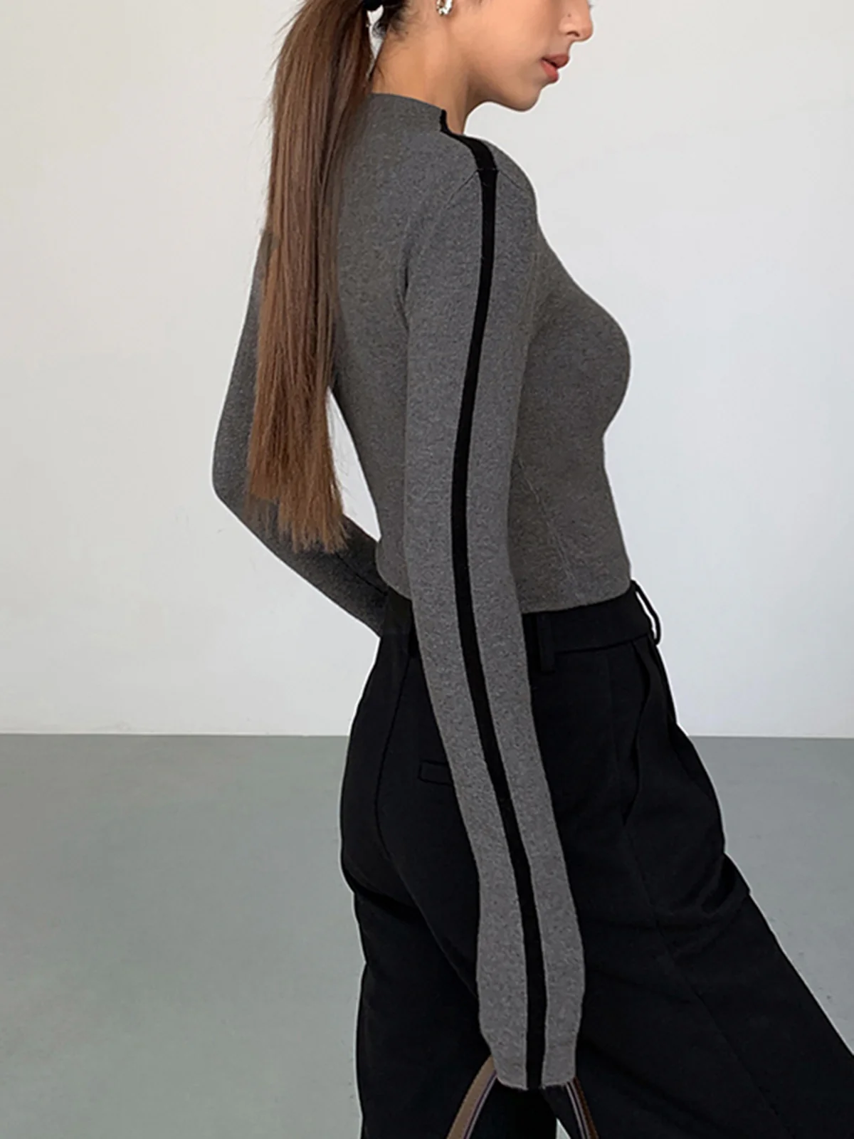 Round Neck Contrast Trim Slim Knit Top - Image 3