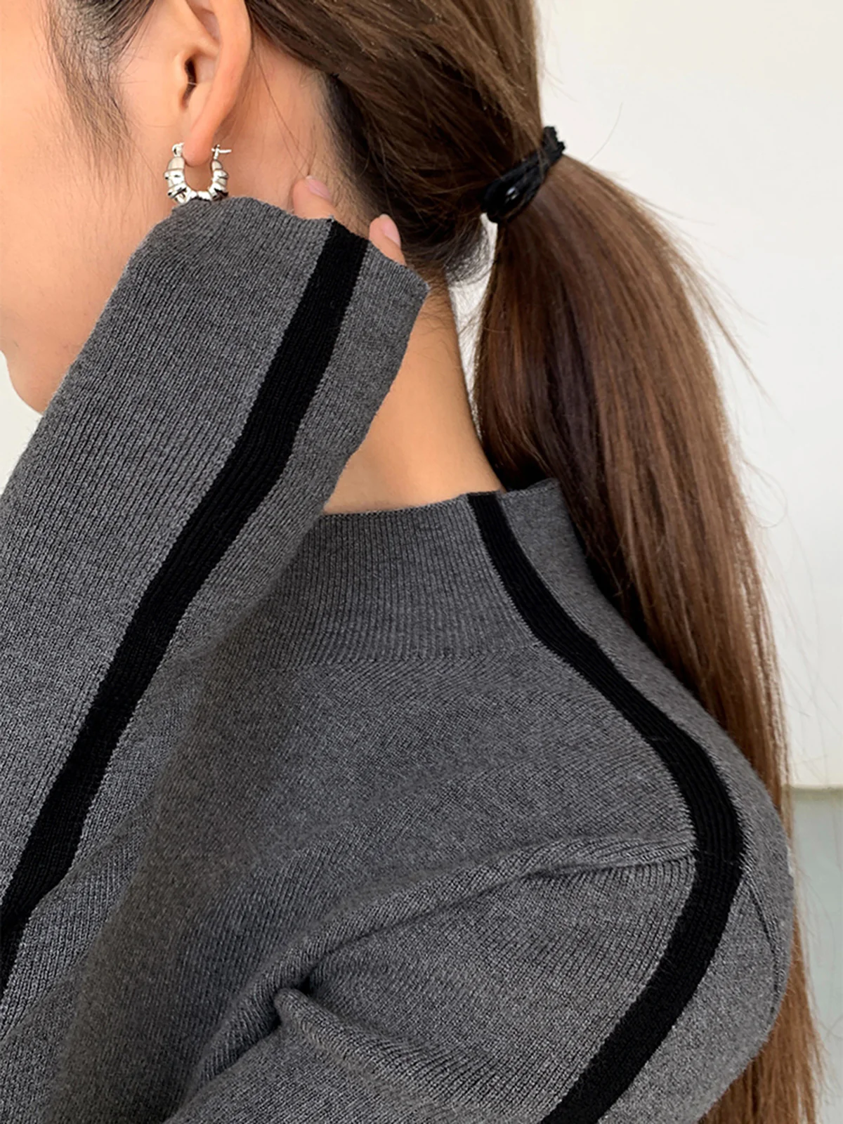 Round Neck Contrast Trim Slim Knit Top - Image 4