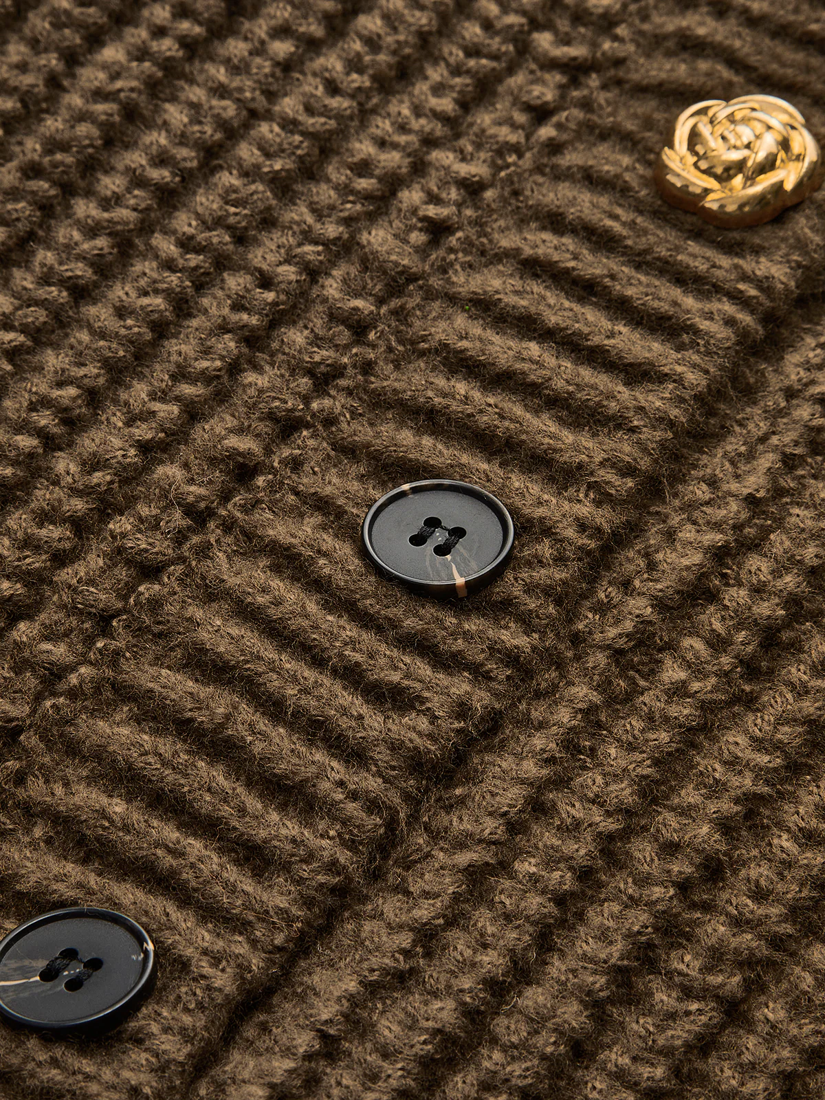 Round Neck Metal-Detail Crop Cardigan - Image 2