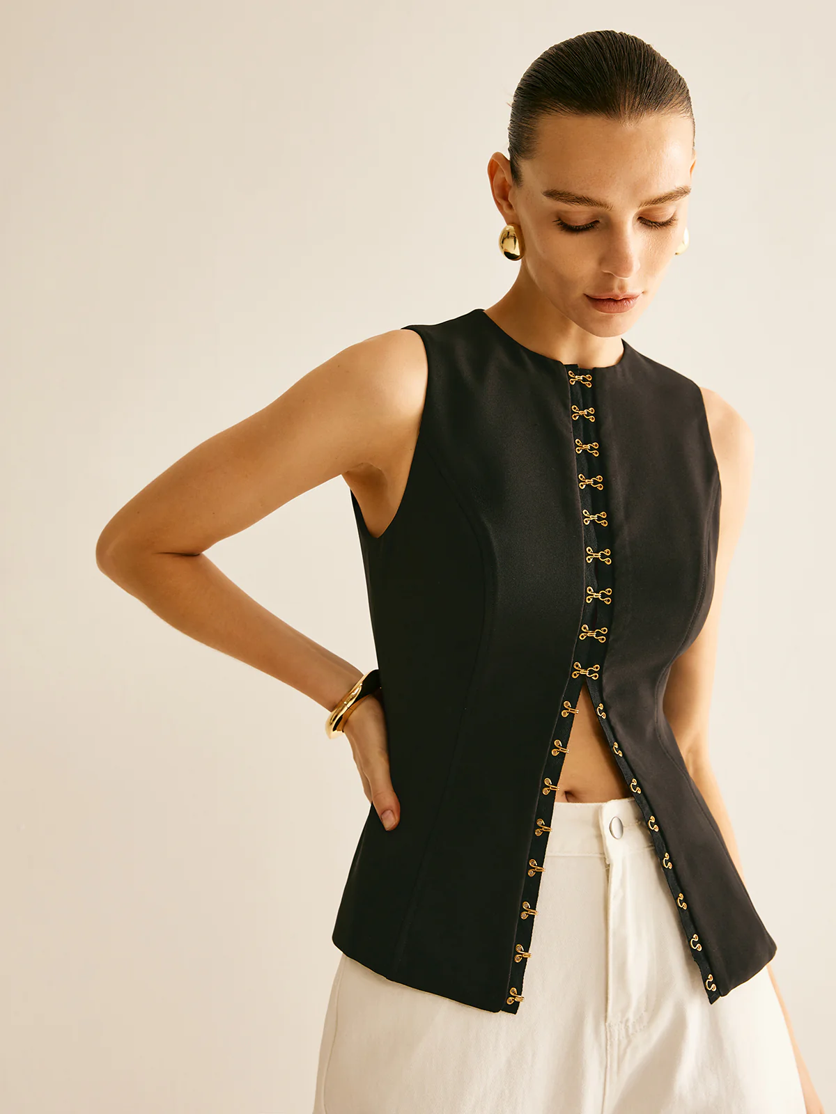 Round Neck Metal-Detail Vest - Image 4
