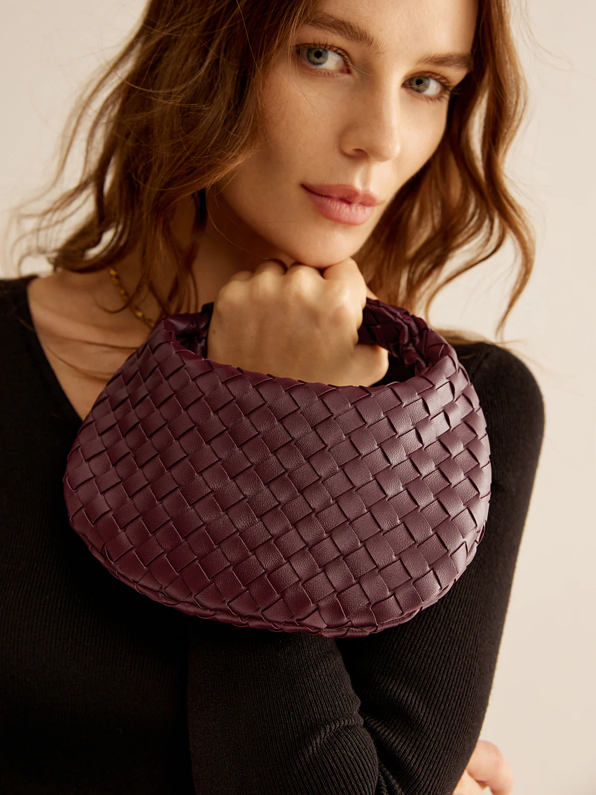 Rounded Woven Zipper Handbag - Image 2