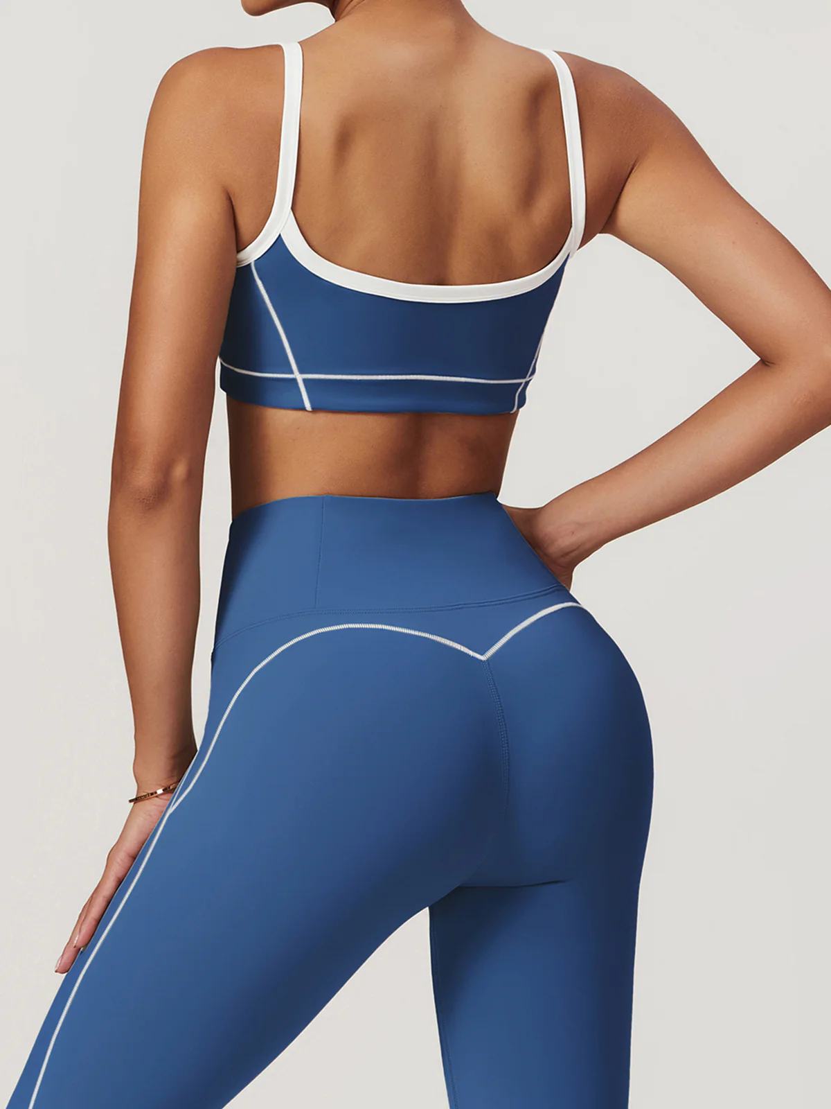 Seamless Contrast Binding Sports Bra - Image 4