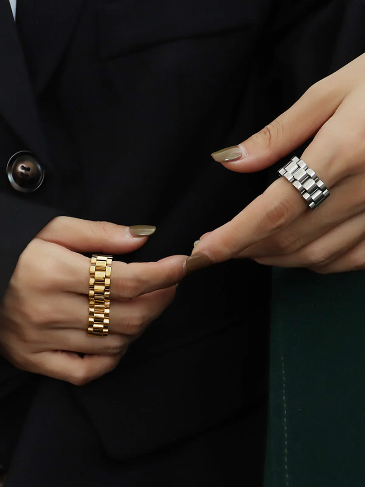 Secret Holds Ring - Image 3