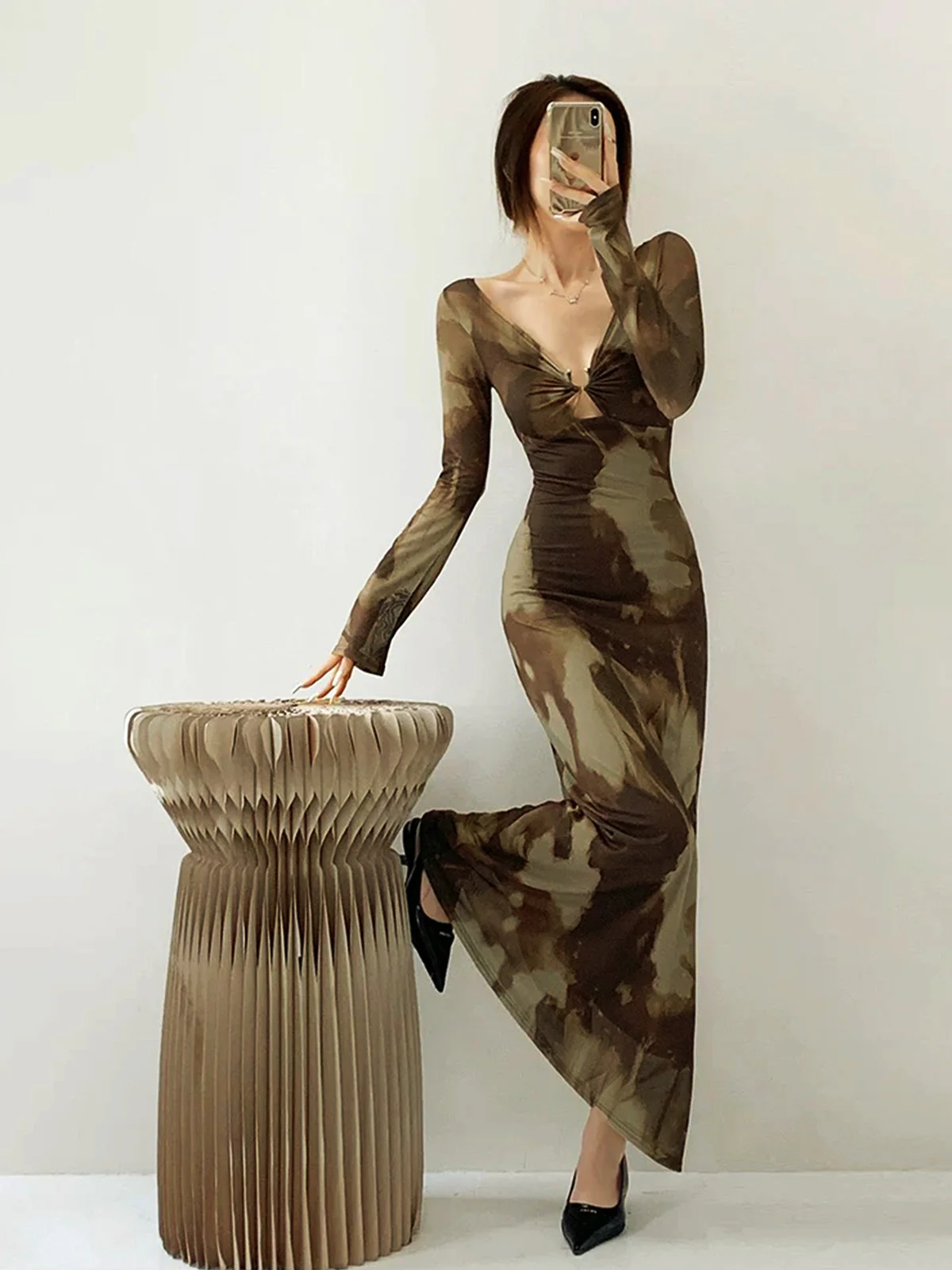 Semi-Sheer U-Ring Ombre Slim Dress - Image 5