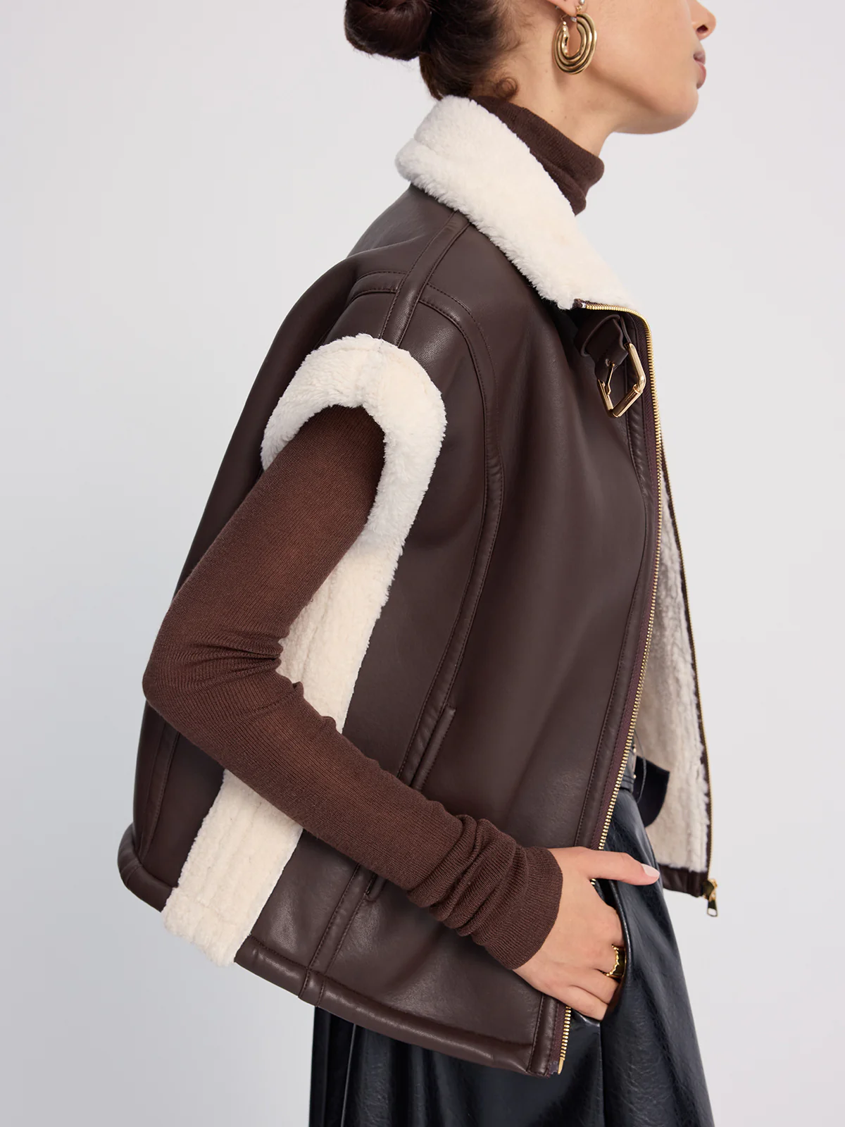 Shearling-Trimmed Faux Leather Sleeveless Vest - Image 2