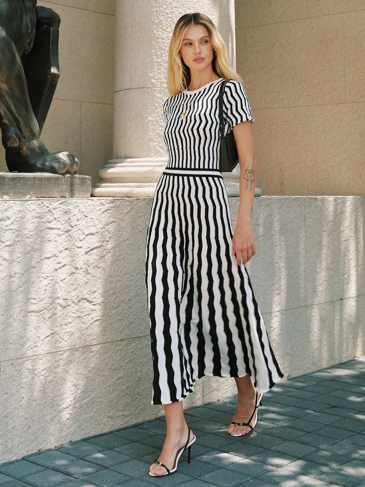 Short Sleeve Zigzag Knit Maxi Dress - Image 4