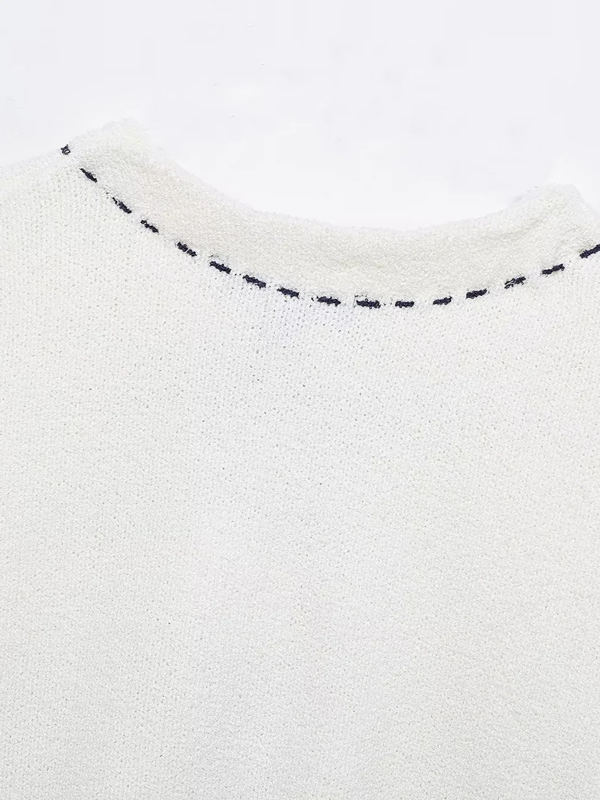 Short-Sleeved Cropped Cardigan with Contrast Stitching - Image 3