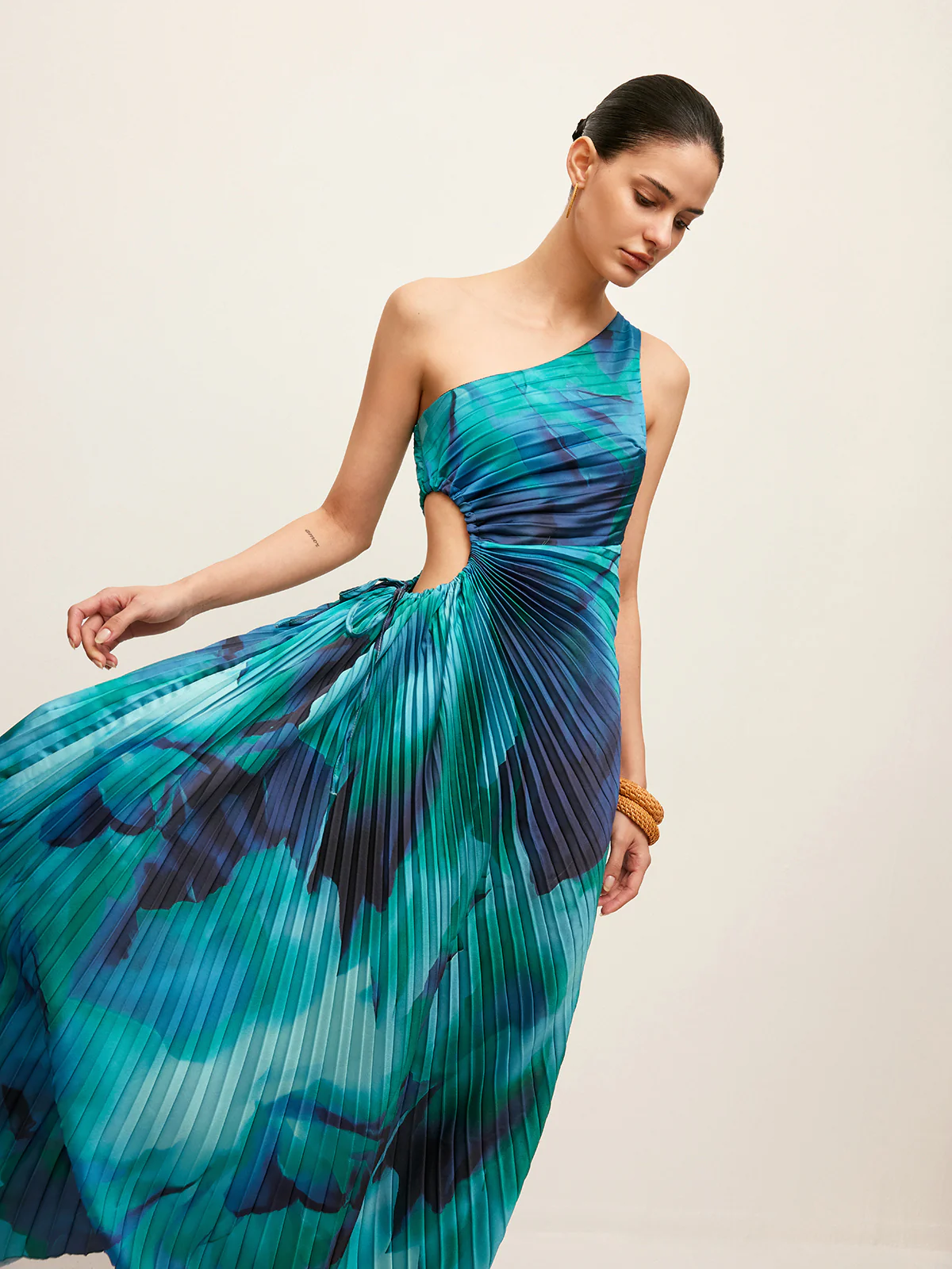 Side Cut-Out One-Shoulder Pleated Dress - Image 5