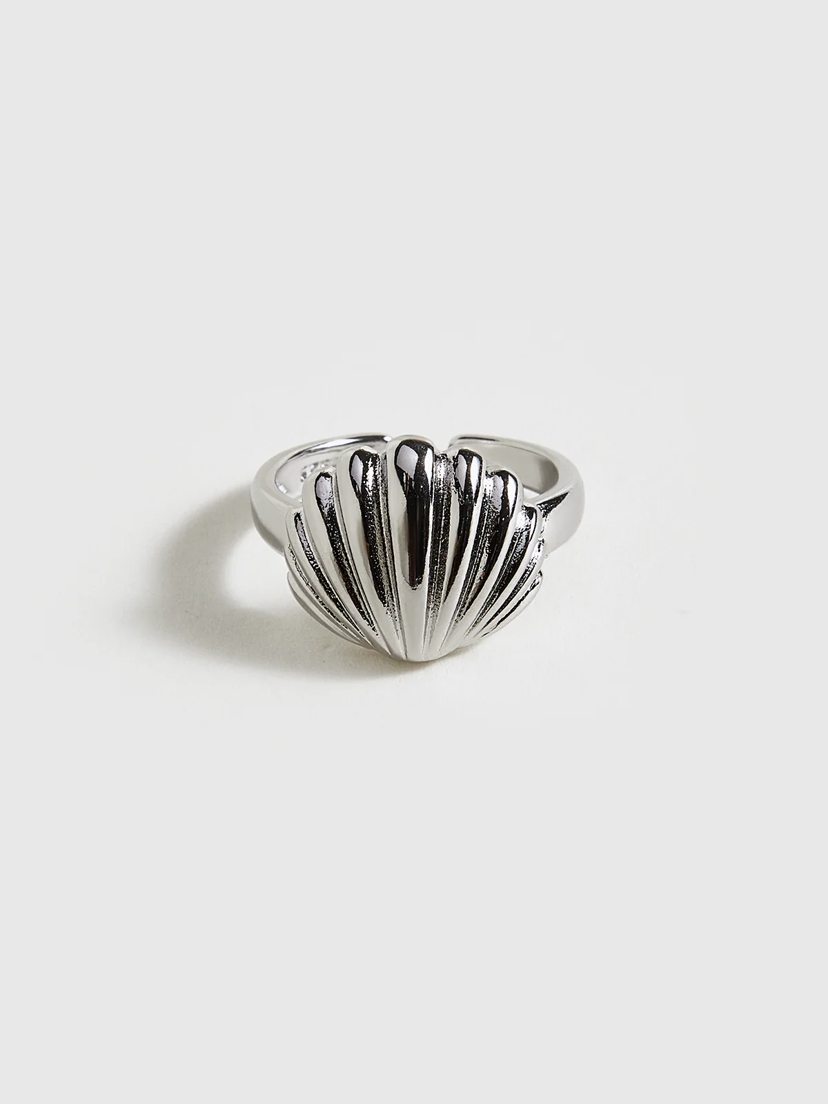 Silve-Tone Shell-Shaped Ring - Image 2