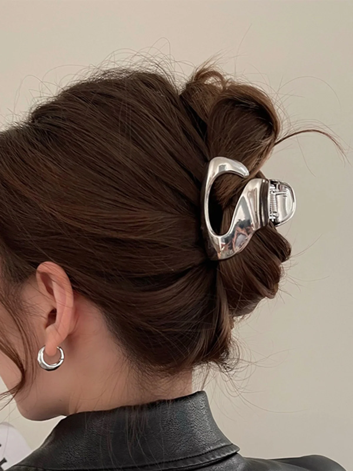 Silver Effect Hair Claw - Image 3