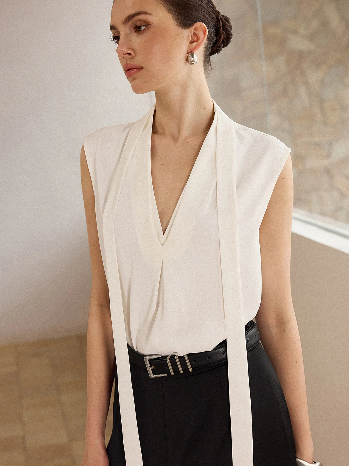 Sleeveless Blouse with Tie-Neckline - Image 4