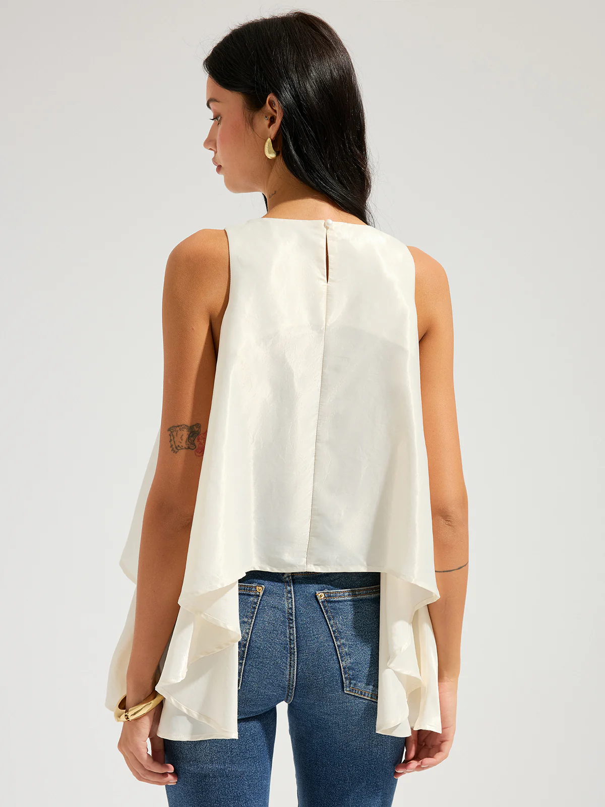 Sleeveless Flowy Asymmetric Ruffled Blouse - Image 5