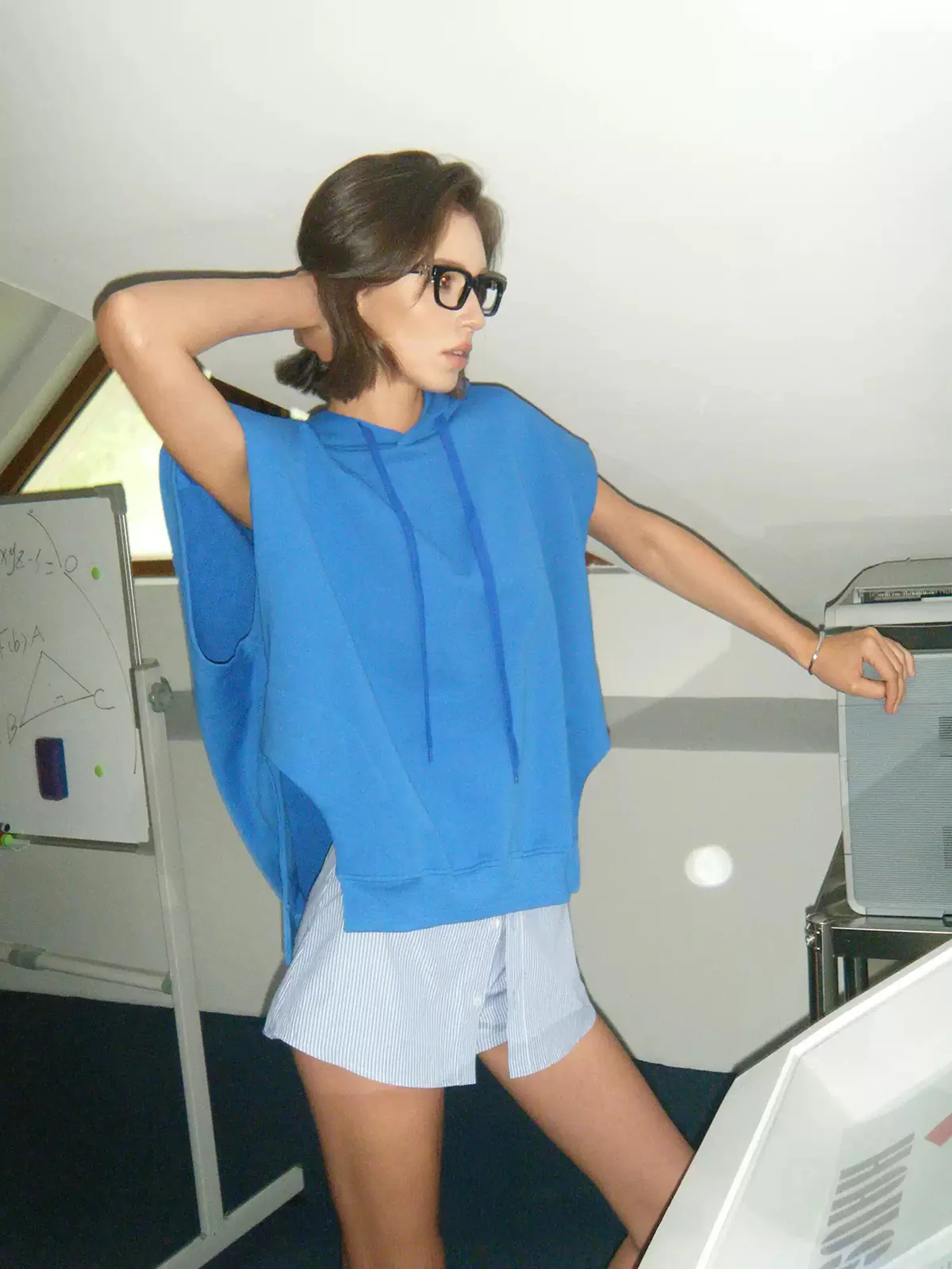 Sleeveless Hooded Sweatshirt - Image 4