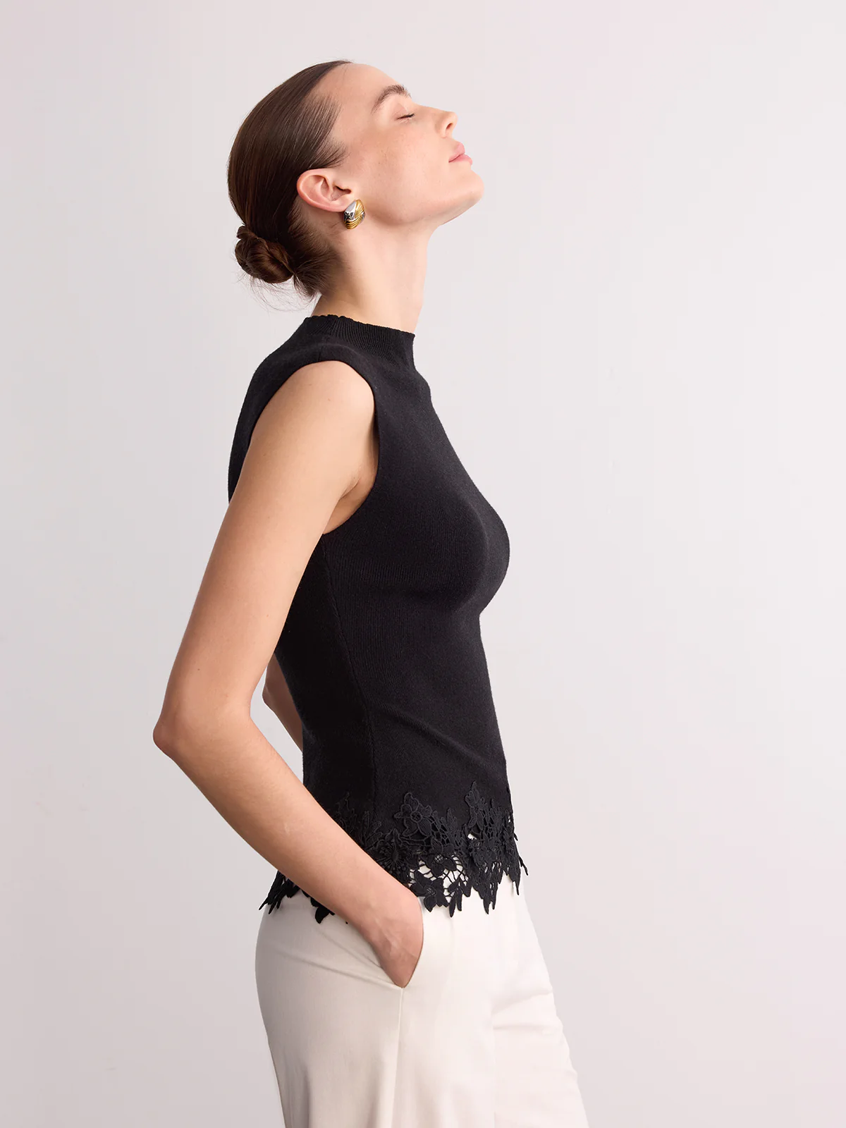 Sleeveless Lace Hem Knit Vest - Image 2