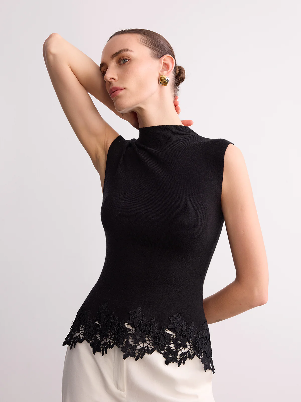 Sleeveless Lace Hem Knit Vest - Image 4
