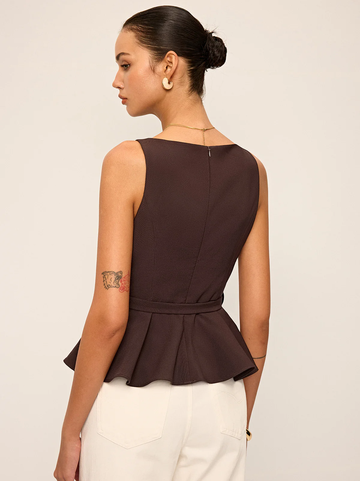 Sleeveless Peplum Top with Metal Buckle Belt - Image 4